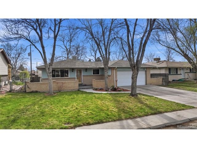 1042 S Holland Ct, Lakewood, CO 80226