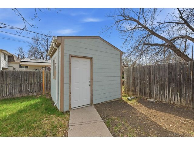 1042 S Holland Ct, Lakewood, CO 80226
