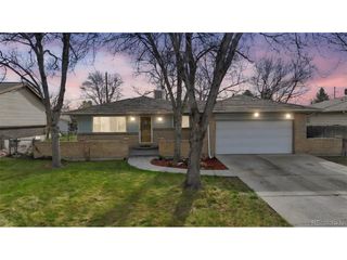 1042 S Holland Ct, Lakewood, CO 80226