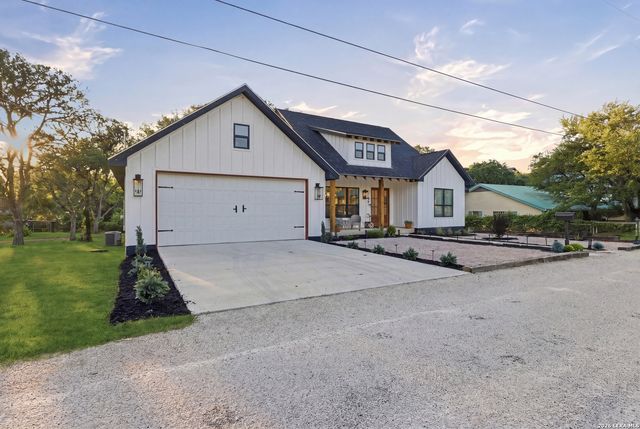 451 Legion Loop, Kingsland, TX 78639