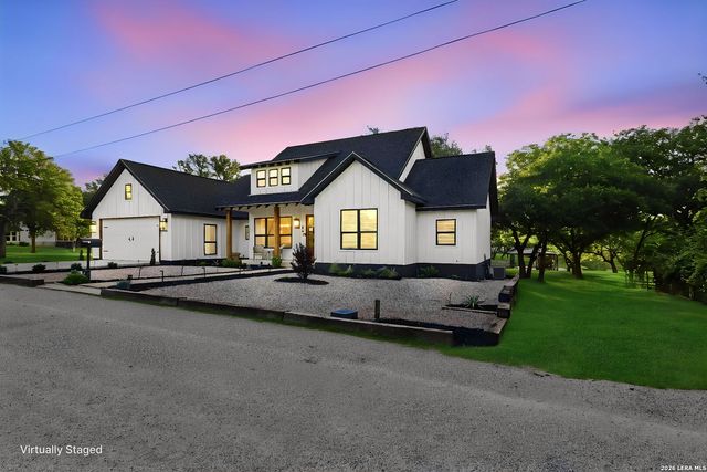 451 Legion Loop, Kingsland, TX 78639