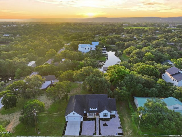 451 Legion Loop, Kingsland, TX 78639