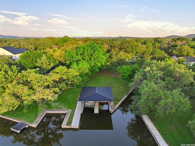 451 Legion Loop, Kingsland, TX 78639