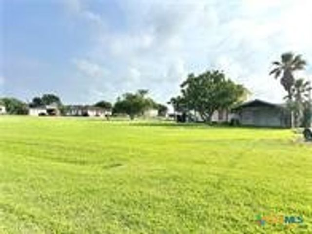 1306 W Madison Avenue, Port O Connor, TX 77982