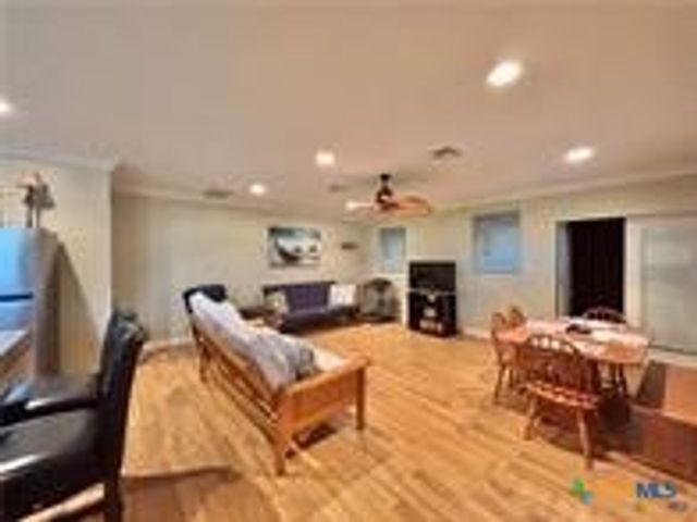 1306 W Madison Avenue, Port O Connor, TX 77982