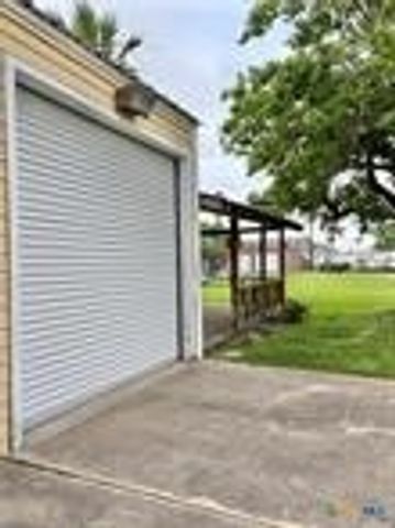 1306 W Madison Avenue, Port O Connor, TX 77982