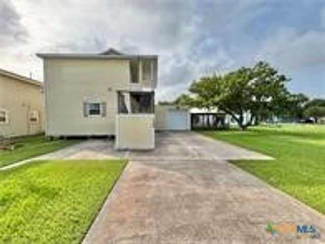 1306 W Madison Avenue, Port O Connor, TX 77982