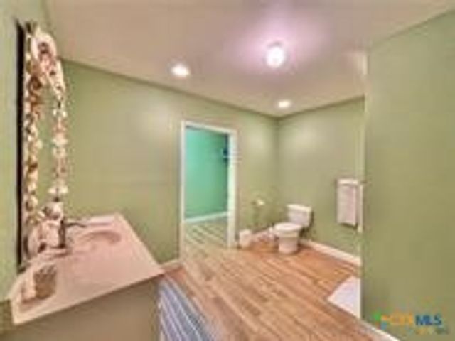 1306 W Madison Avenue, Port O Connor, TX 77982