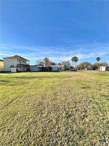 1306 W Madison Avenue, Port O Connor, TX 77982