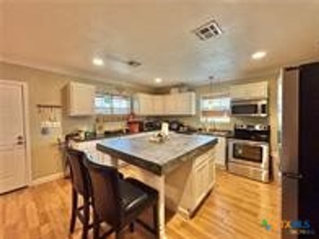 1306 W Madison Avenue, Port O Connor, TX 77982