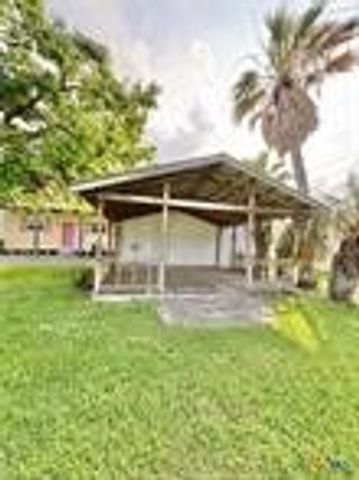 1306 W Madison Avenue, Port O Connor, TX 77982
