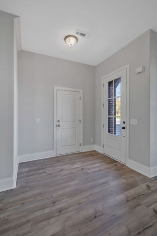 495 Jet Stream Dr, La Vergne, TN 37086