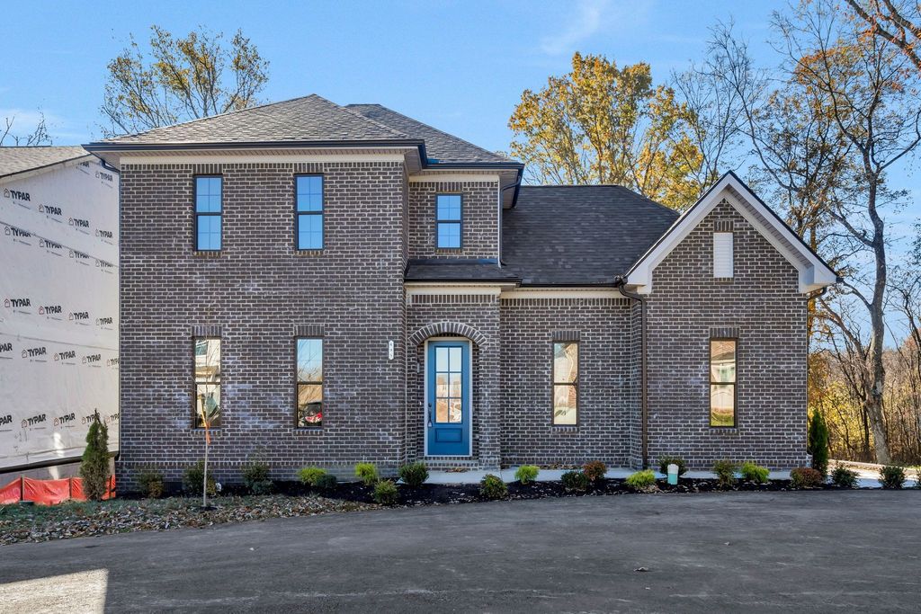 495 Jet Stream Dr, La Vergne, TN 37086