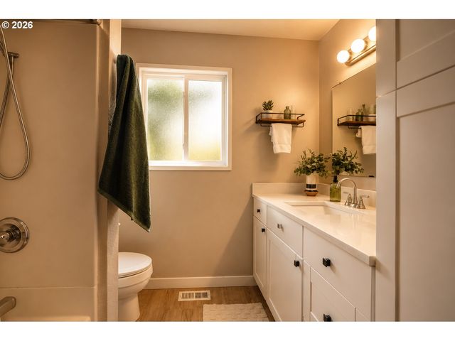 16011 Ne ROSE Pkwy, Portland, OR 97230
