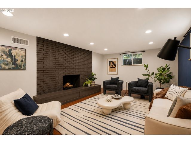 16011 Ne ROSE Pkwy, Portland, OR 97230
