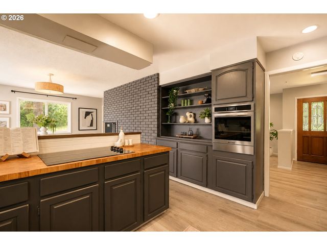 16011 Ne ROSE Pkwy, Portland, OR 97230