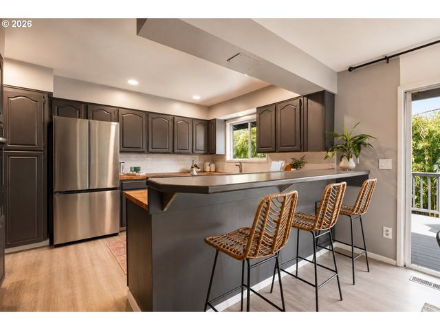16011 Ne ROSE Pkwy, Portland, OR 97230