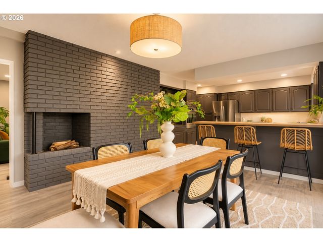16011 Ne ROSE Pkwy, Portland, OR 97230