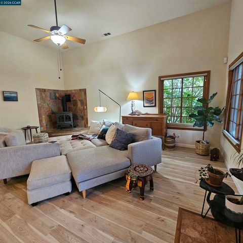 151 Daniels Ave, Vallejo, CA 94590