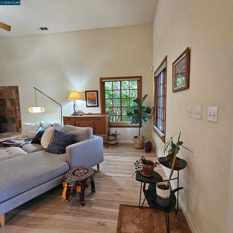 151 Daniels Ave, Vallejo, CA 94590