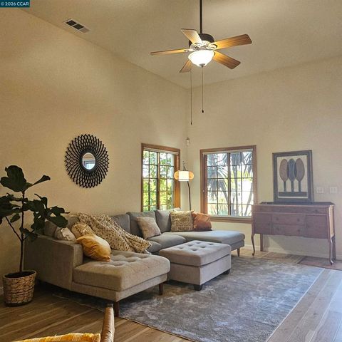 151 Daniels Ave, Vallejo, CA 94590
