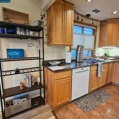 151 Daniels Ave, Vallejo, CA 94590