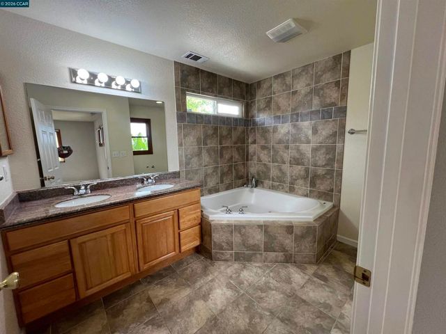151 Daniels Ave, Vallejo, CA 94590