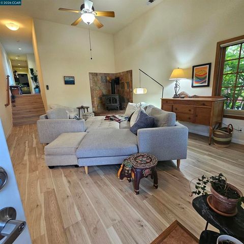 151 Daniels Ave, Vallejo, CA 94590