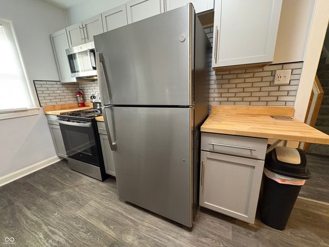 945 Cecil Avenue, Indianapolis, IN 46219