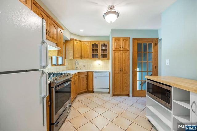 1 Crest Drive, Montvale, NJ 07645