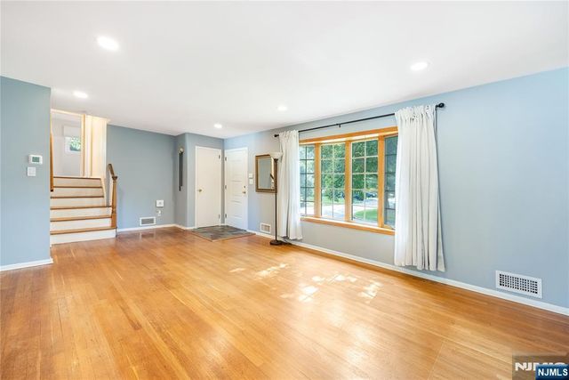 1 Crest Drive, Montvale, NJ 07645