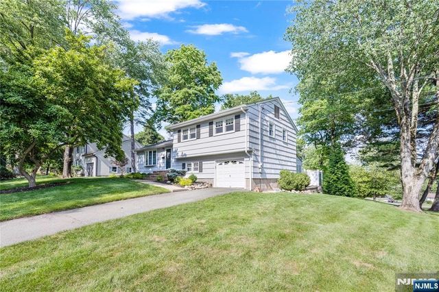 1 Crest Drive, Montvale, NJ 07645