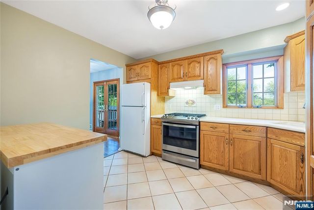 1 Crest Drive, Montvale, NJ 07645