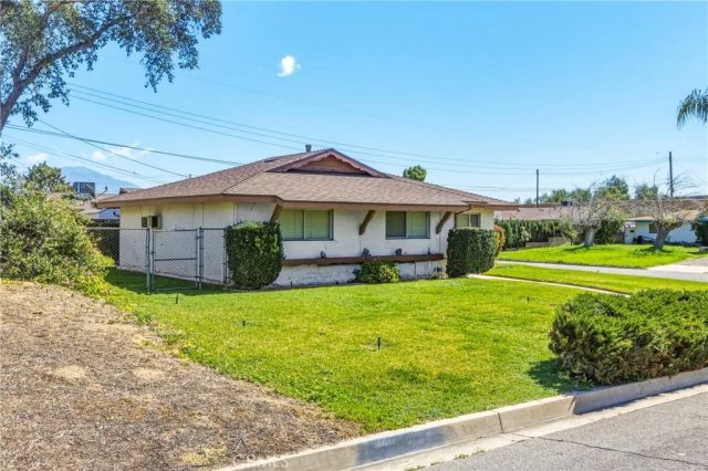 6662 Robinson Road, Highland, CA 92346