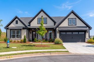 426 Clear Lake Parkway, Hoschton, GA 30548