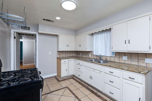 266 E Linden Avenue, Reedley, CA 93654