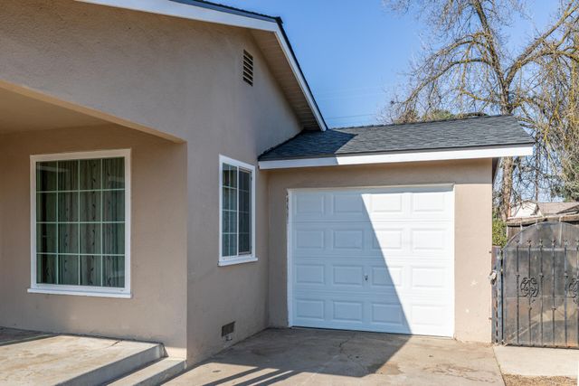 266 E Linden Avenue, Reedley, CA 93654