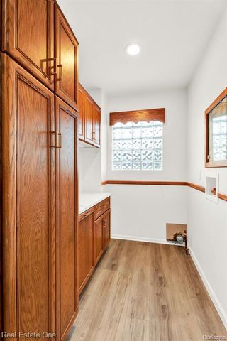 194 E Long Lake Road, Troy, MI 48085