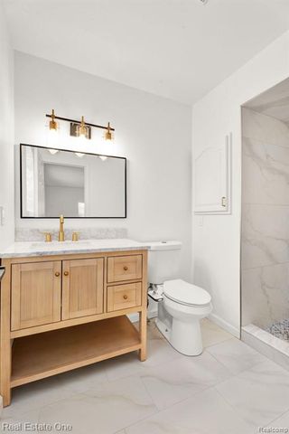 194 E Long Lake Road, Troy, MI 48085