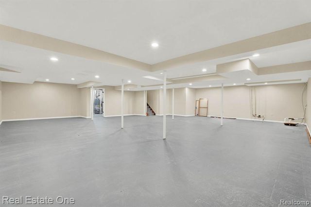 194 E Long Lake Road, Troy, MI 48085