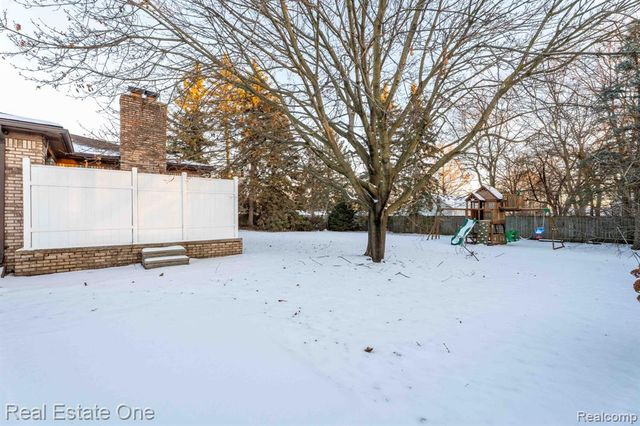 194 E Long Lake Road, Troy, MI 48085