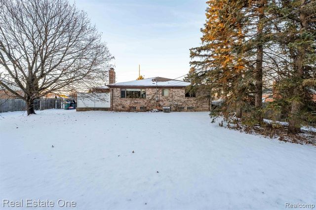 194 E Long Lake Road, Troy, MI 48085