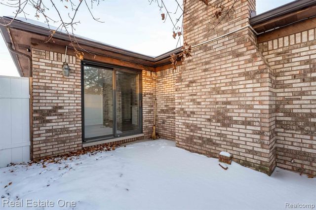 194 E Long Lake Road, Troy, MI 48085