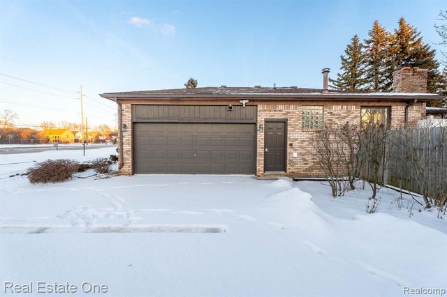 194 E Long Lake Road, Troy, MI 48085