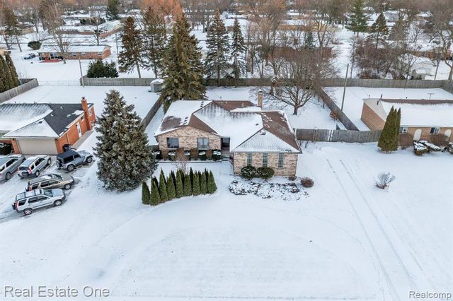 194 E Long Lake Road, Troy, MI 48085