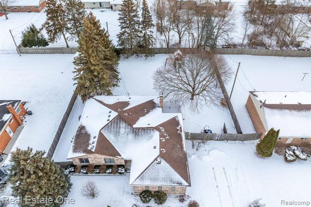 194 E Long Lake Road, Troy, MI 48085