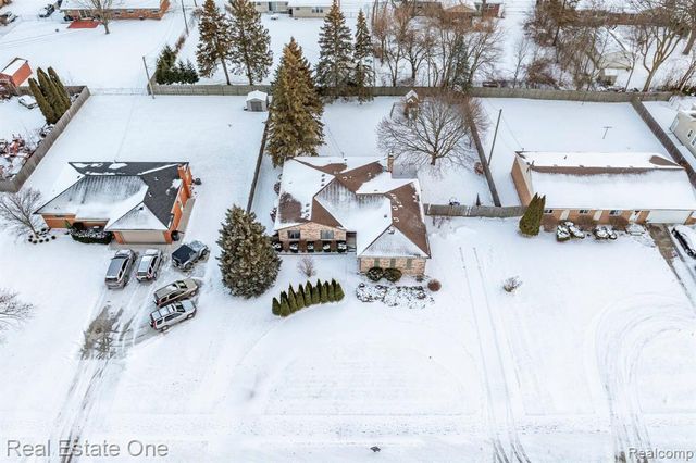 194 E Long Lake Road, Troy, MI 48085