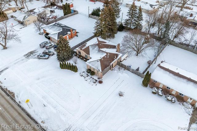 194 E Long Lake Road, Troy, MI 48085