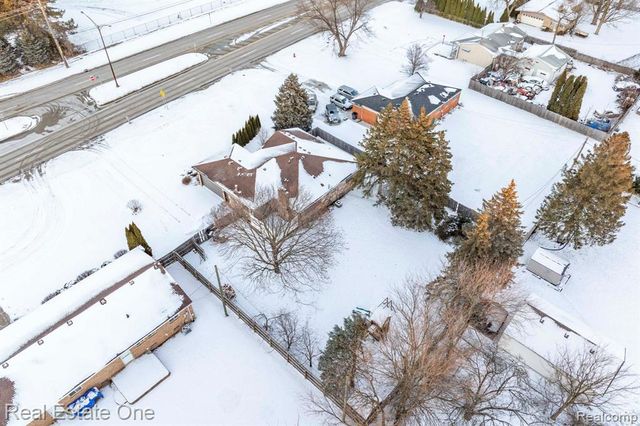 194 E Long Lake Road, Troy, MI 48085