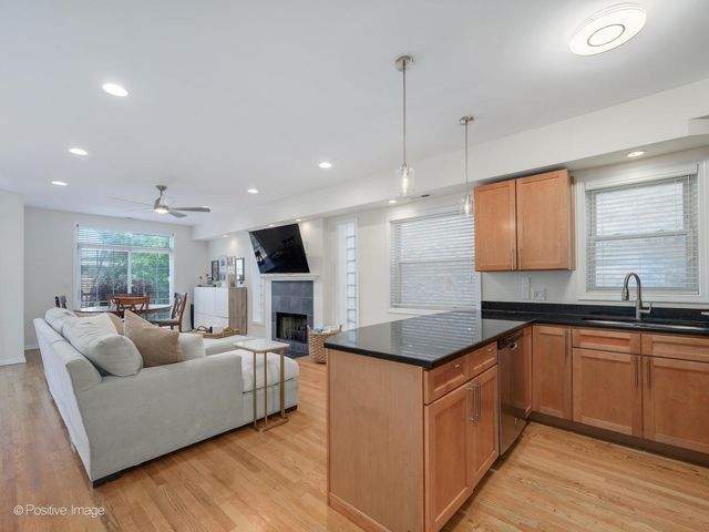 2840 N Damen Avenue 2, Chicago, IL 60618